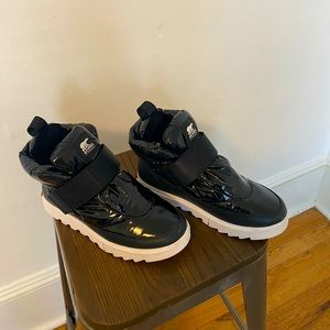 SOREL JOAN OF ARCTIC NEXT LITE STRAP PUFFY BOOTS